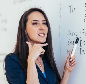 تلفظ درست کلمات انگلیسی مانند Chocolate، Business، Restaurant و…