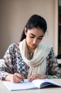 تفاوت Move، Move Over و Move Aside در انگلیسی